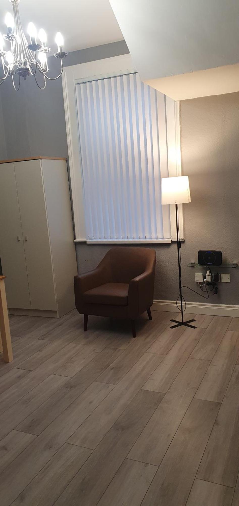 Side Gallery Apartment *