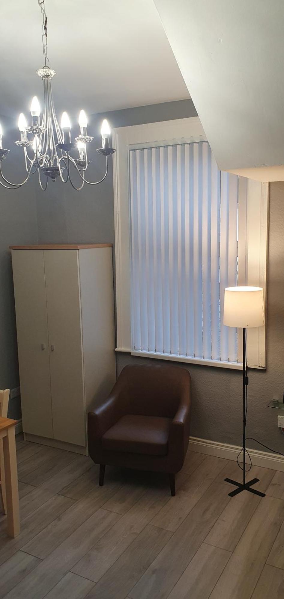 Side Gallery Apartment *